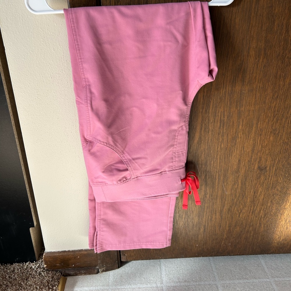 Chalk pink M/T kades cargo pants